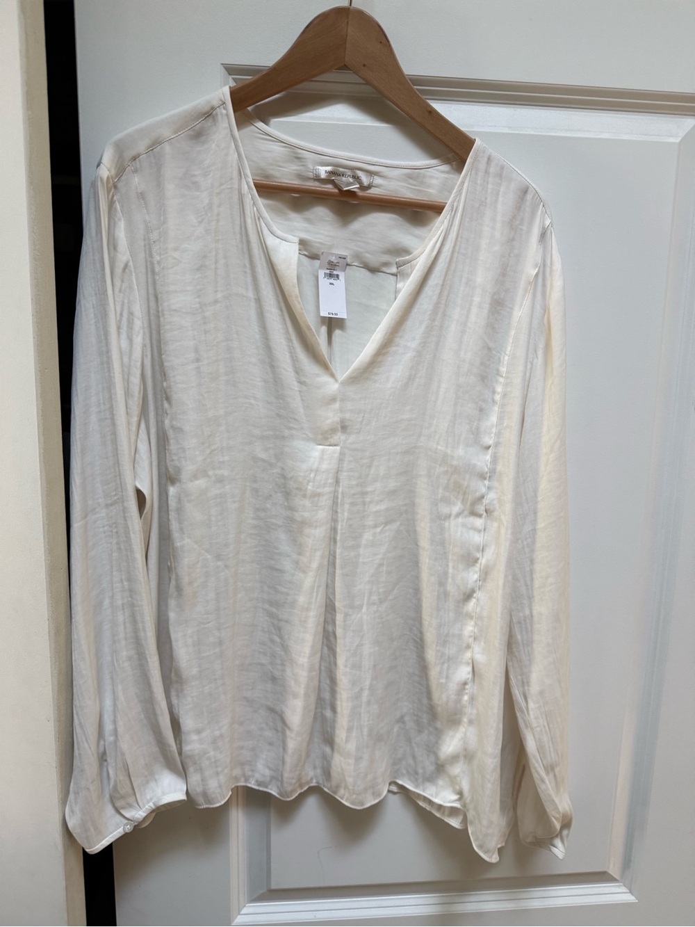 Banana Republic Cream V-Neck Long-Sleeve Blouse